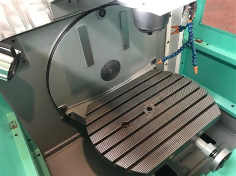 Usata fresatrice cnc a 5 assi 